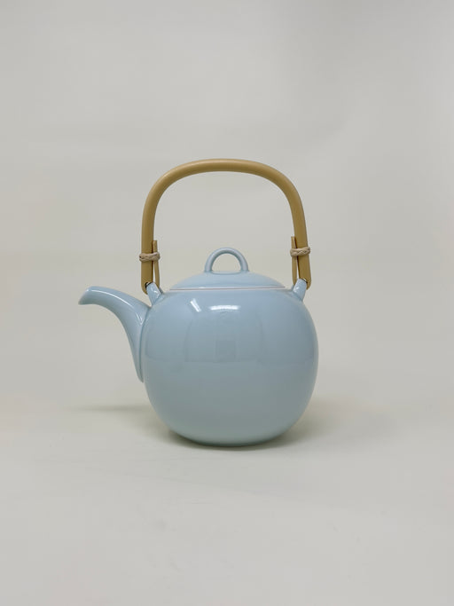 Hakuji Porcelain Mayu Teapot | Tangerine NYC