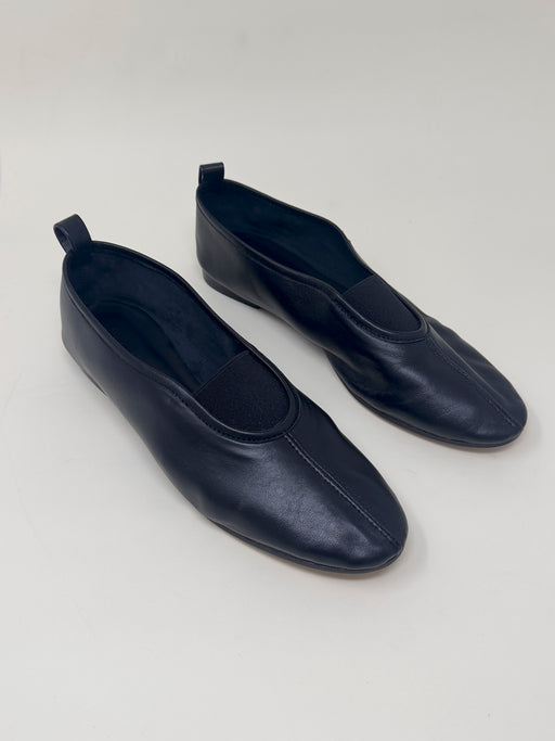 About Arianne Piero Flat, Black | Tangerine NYC